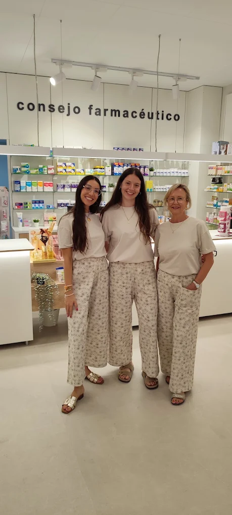 Equipo de farmacéuticas de Farmacia V. Hervás en Alberic